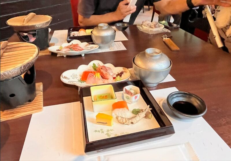 高山わんわんパラダイスの夕食和会席料理の一例