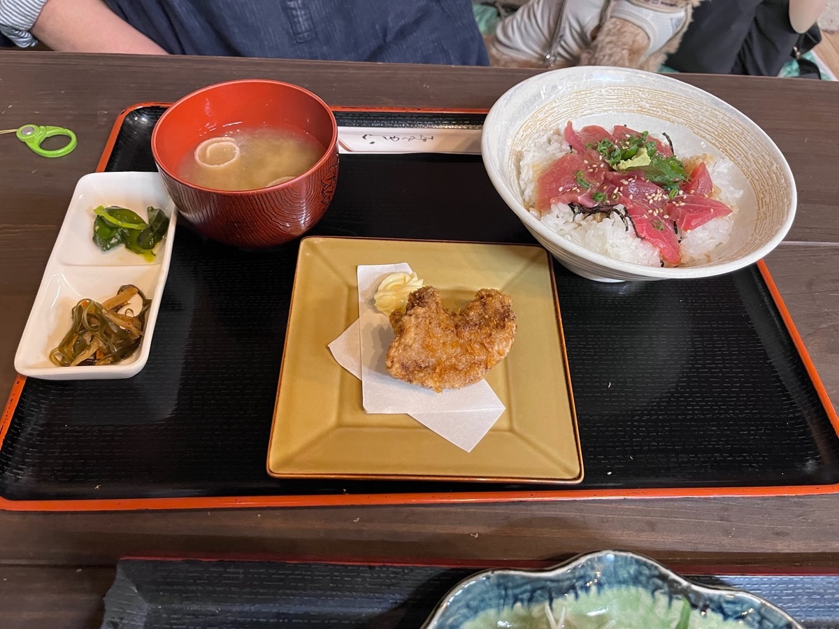 まぐろづけ丼定食