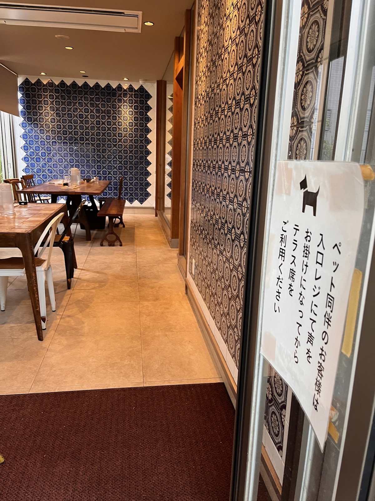 入口から見た店内