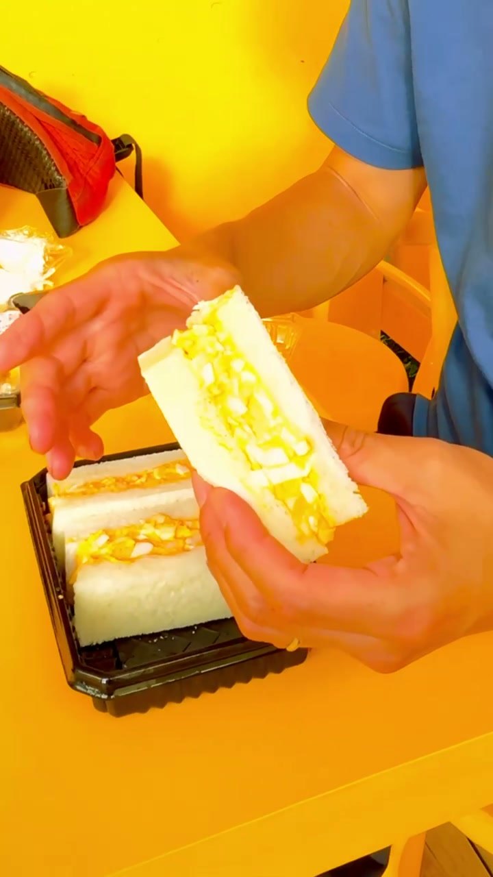 玉子サンド研究所の玉子サンドの断面